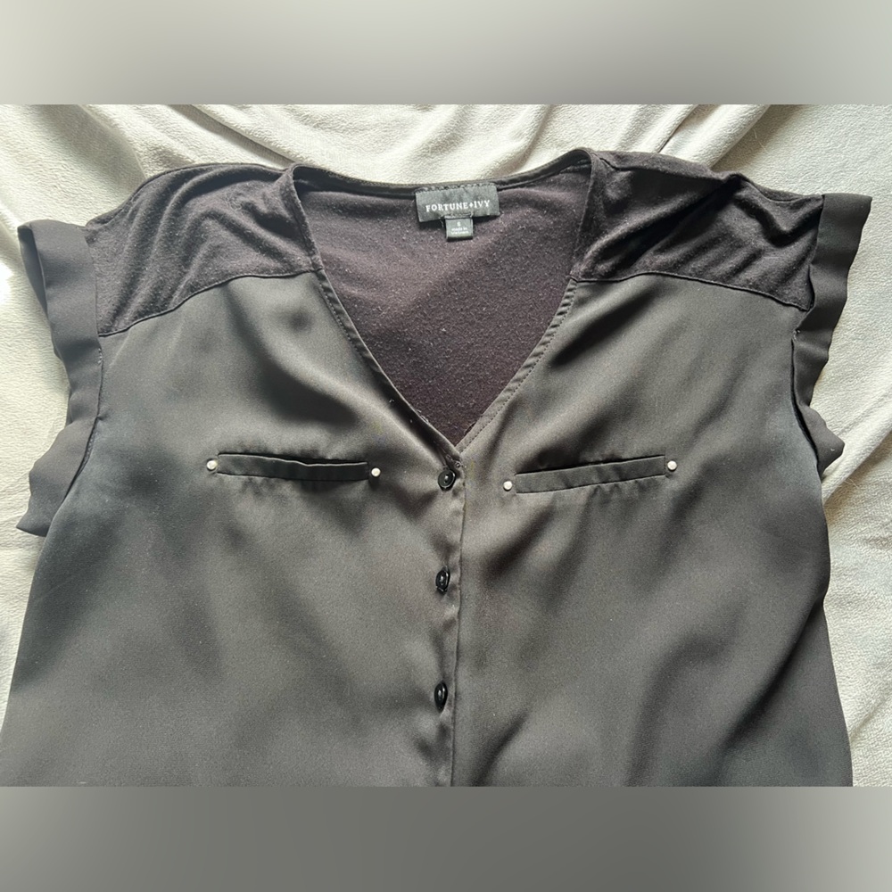 Fortune + Ivy Black Button-Front‎ Tie-Hem Blouse - Picture 2 of 4